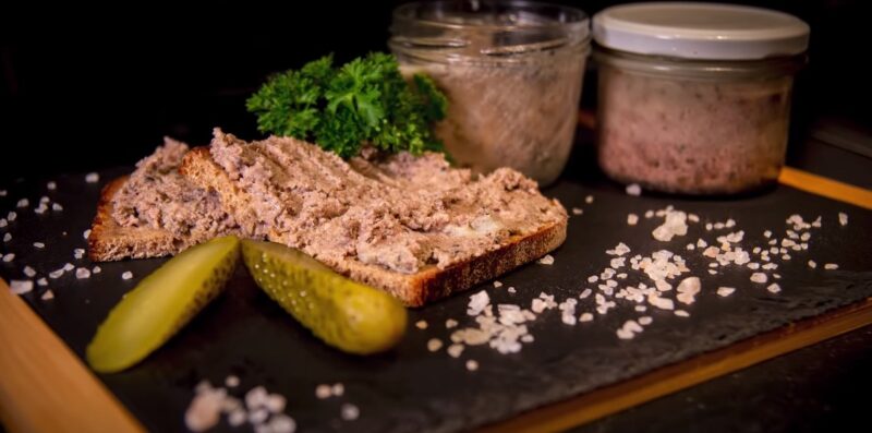 Leberwurst with pickles and onions